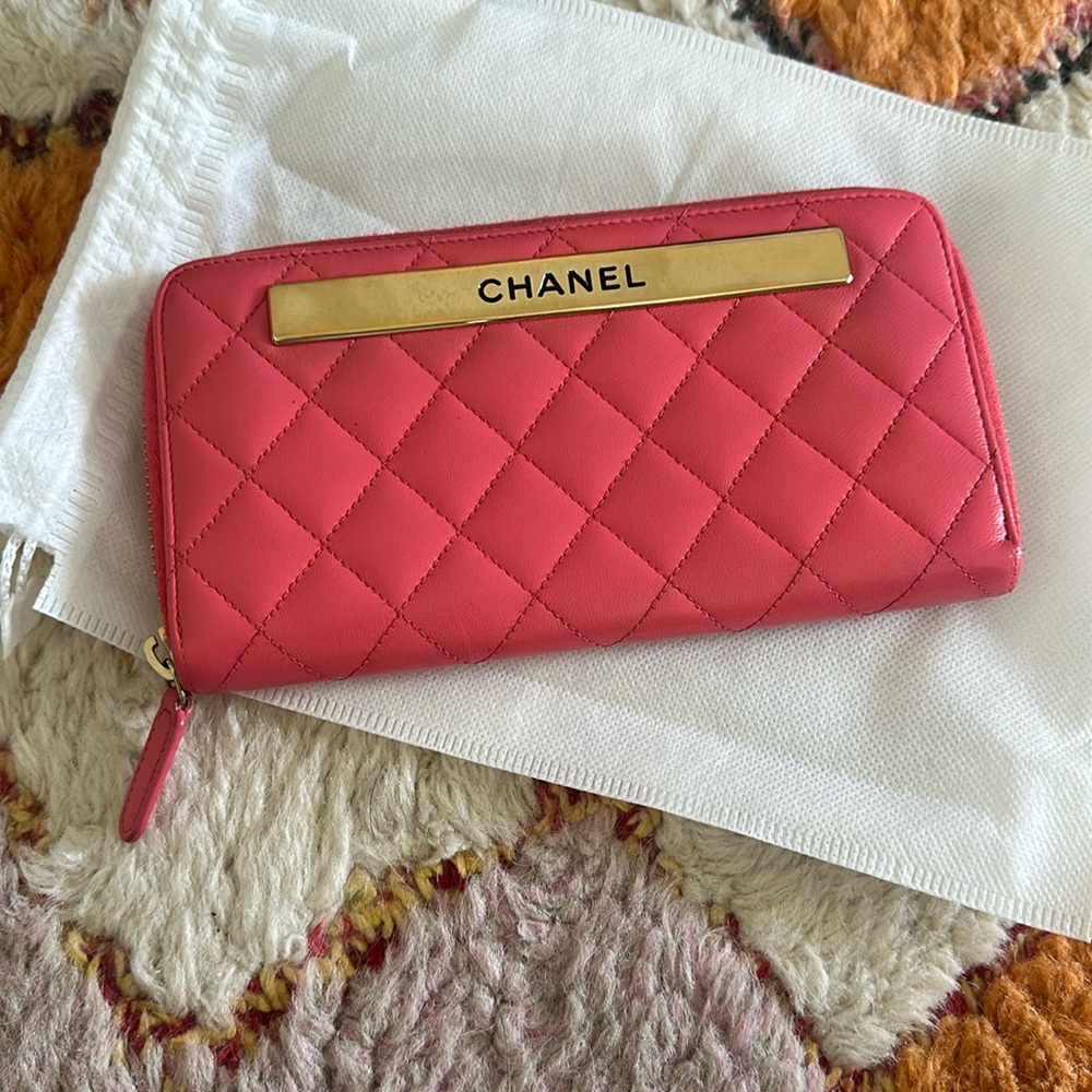EUC w/COA Chanel long zip wallet